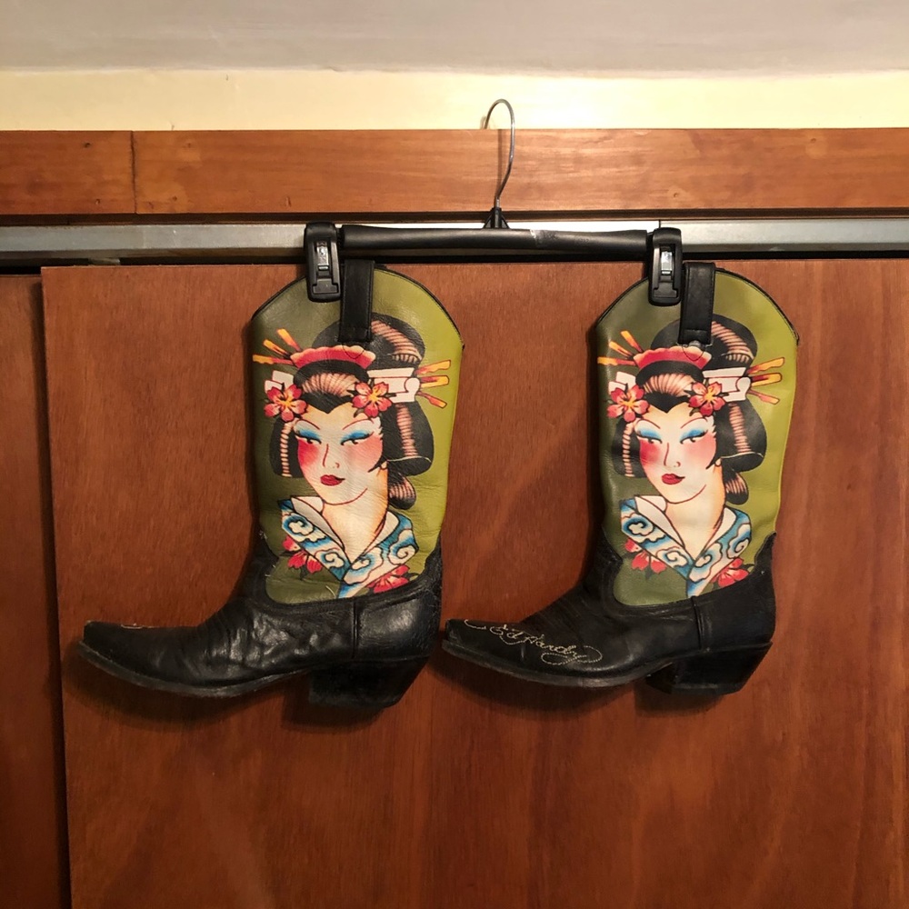 Ed Hardy size 7 cowboy boots well worn Geisha Girl